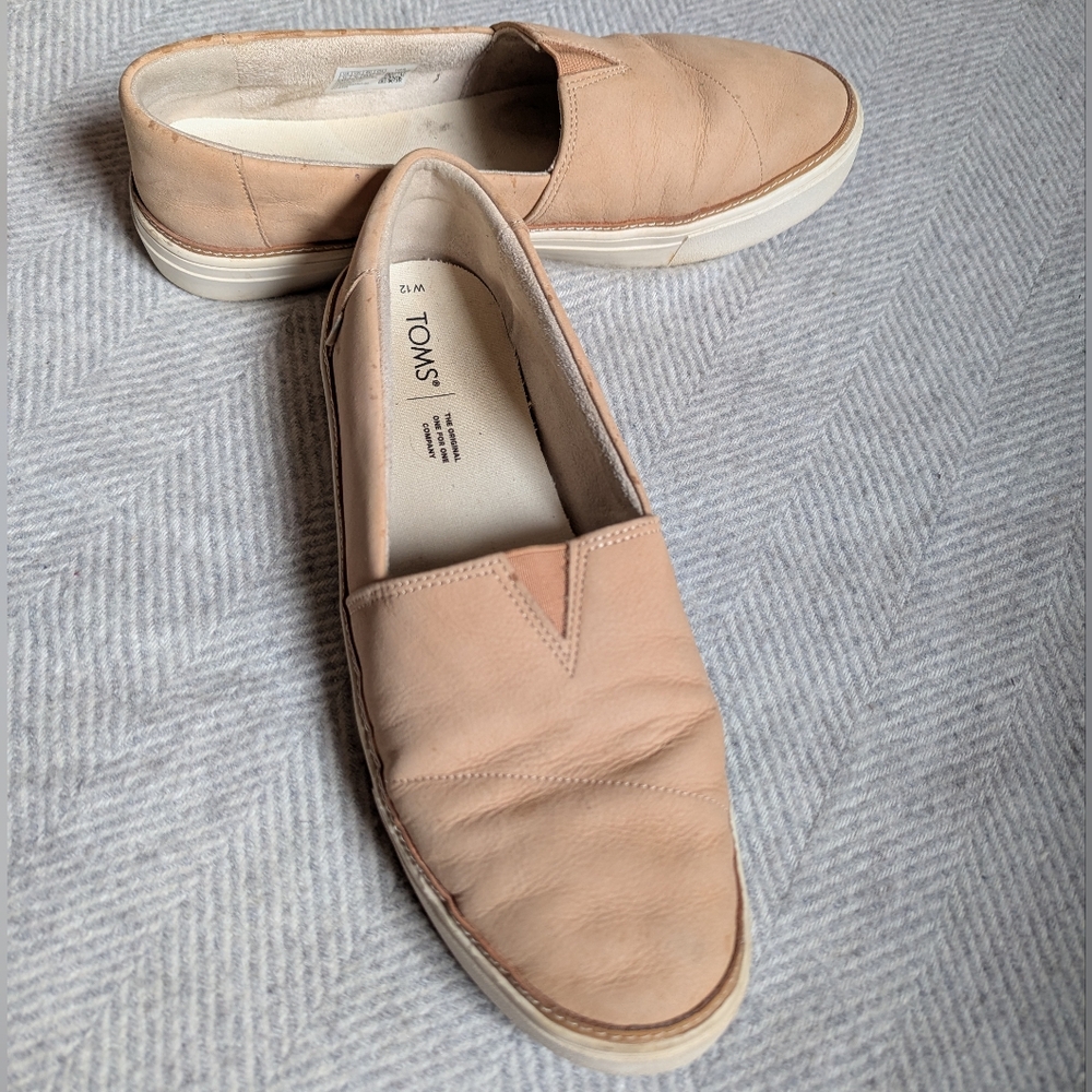 TOMS Tan Slip-On Sneakers - W 12